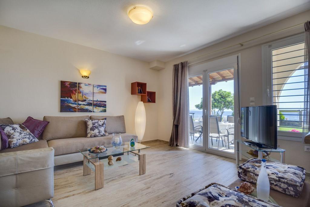 Villa Nefeli - Akti Salonikiou A Agios Nikolaos  Exterior foto
